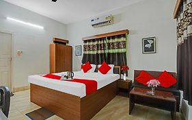 Hotel O Avi Gust House